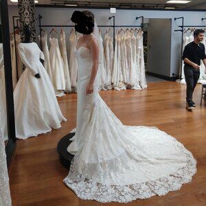 Essence of Australia D2203 Wedding Sample Dress